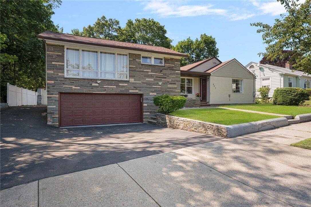 House in Cranston, Rhode Island, United States 3 - 19003044