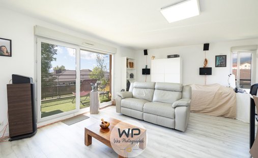 Apartment in Cessy, Auvergne-Rhône-Alpes, France 1