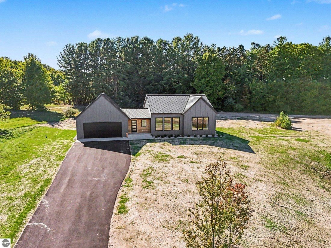 House in Traverse City, Michigan, United States 2 - 19000222