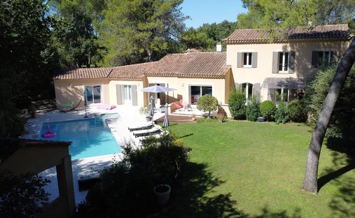 Villa in Mazan, Provence-Alpes-Côte d'Azur, France 1