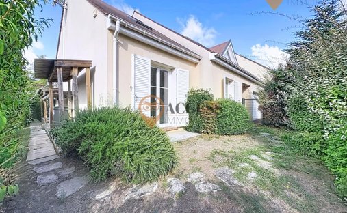 House in Herondeaux, Groslay, France 1