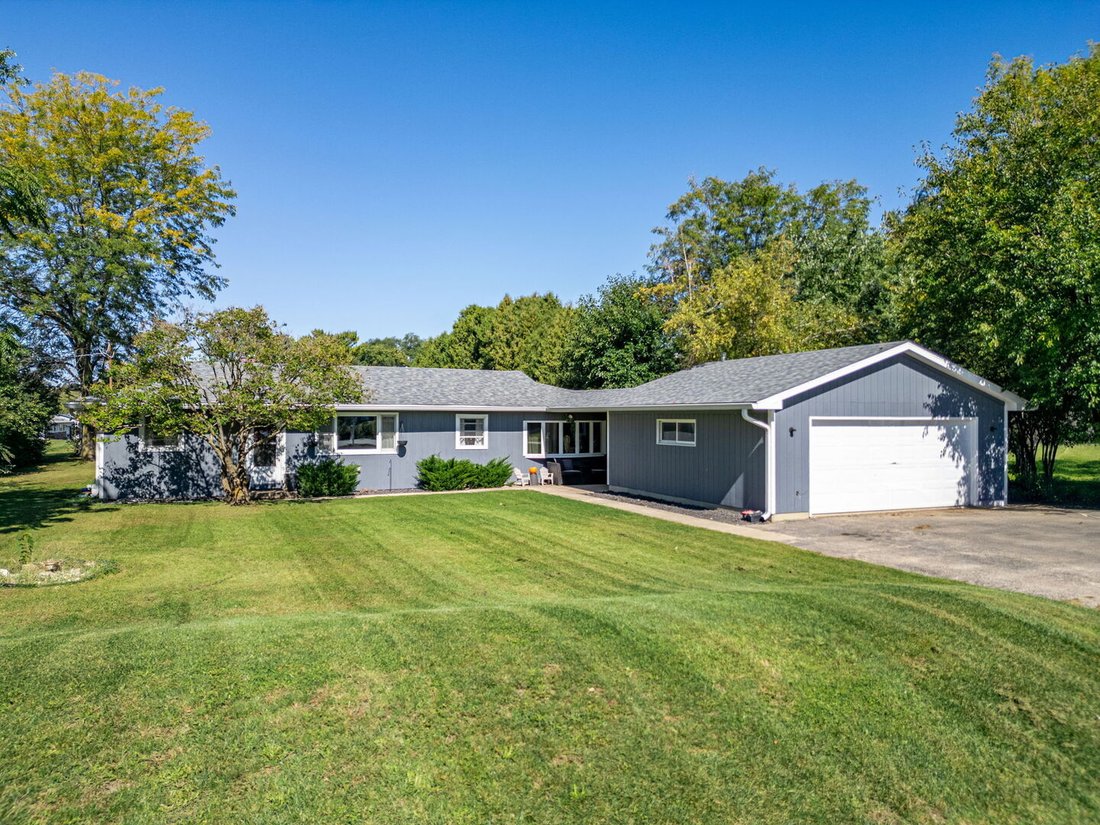 House in Fox Lake, Illinois, United States 1 - 19003783