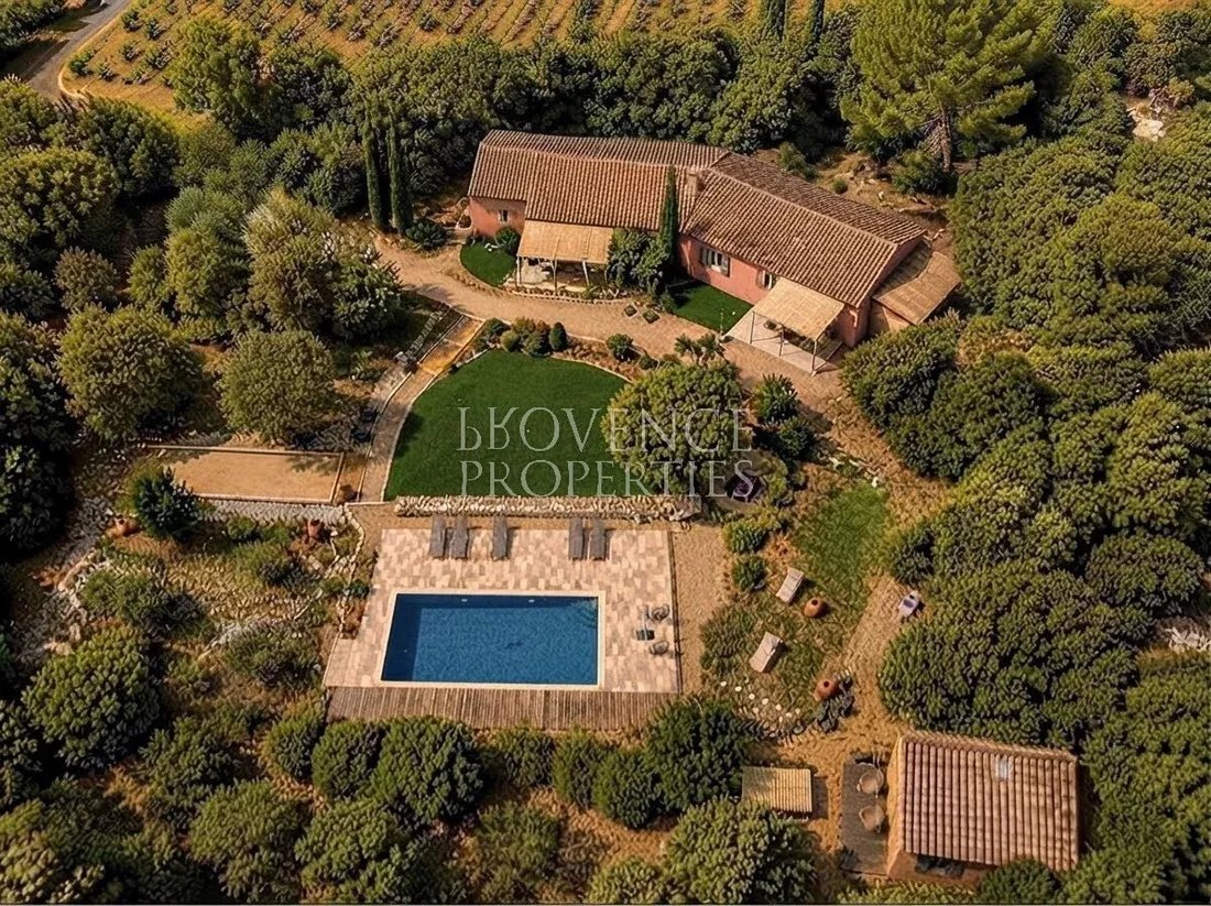 Haus in Correns, Provence-Alpes-Côte d'Azur, Frankreich 1 - 17467721