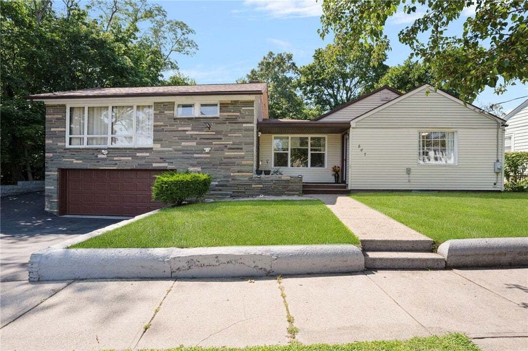 House in Cranston, Rhode Island, United States 2 - 19003044