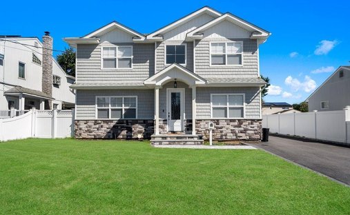 House in Massapequa, New York, United States 1