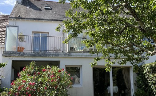House in Kerguelen-Quehello Congard-Maison Rou, Larmor-Plage, France 1