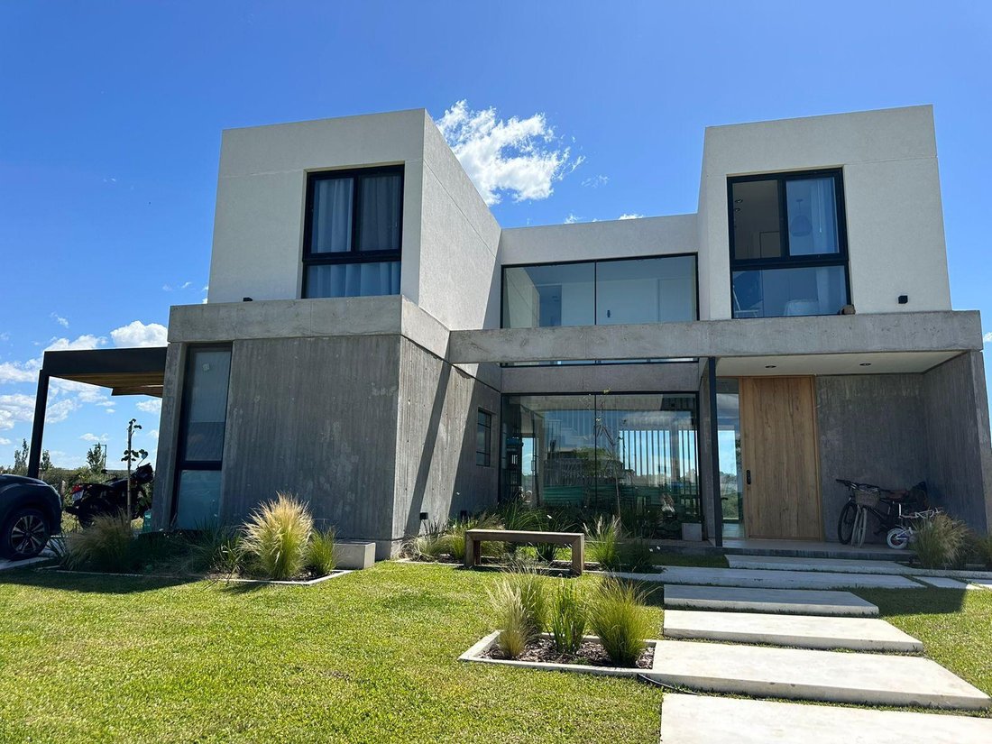 House in Belén de Escobar, Buenos Aires Province, Argentina 1 - 19002371