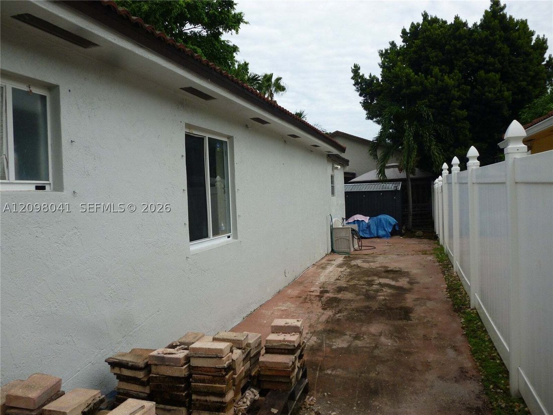House in Hialeah, Florida, United States 5 - 19000654