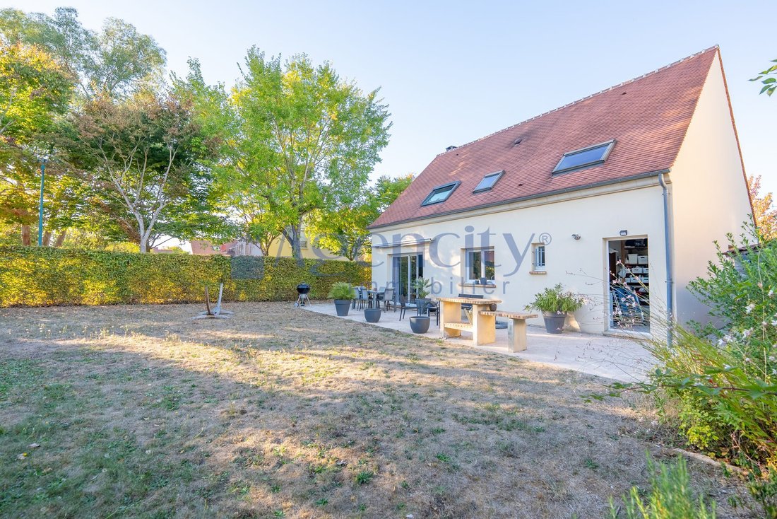 House in Magny-le-Hongre, Ile-de-France, France 1 - 19006254