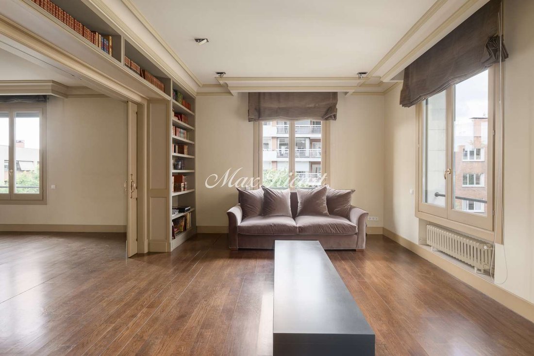 Apartment in Sarrià-Sant Gervasi, Barcelona, Spain 4 - 19004375