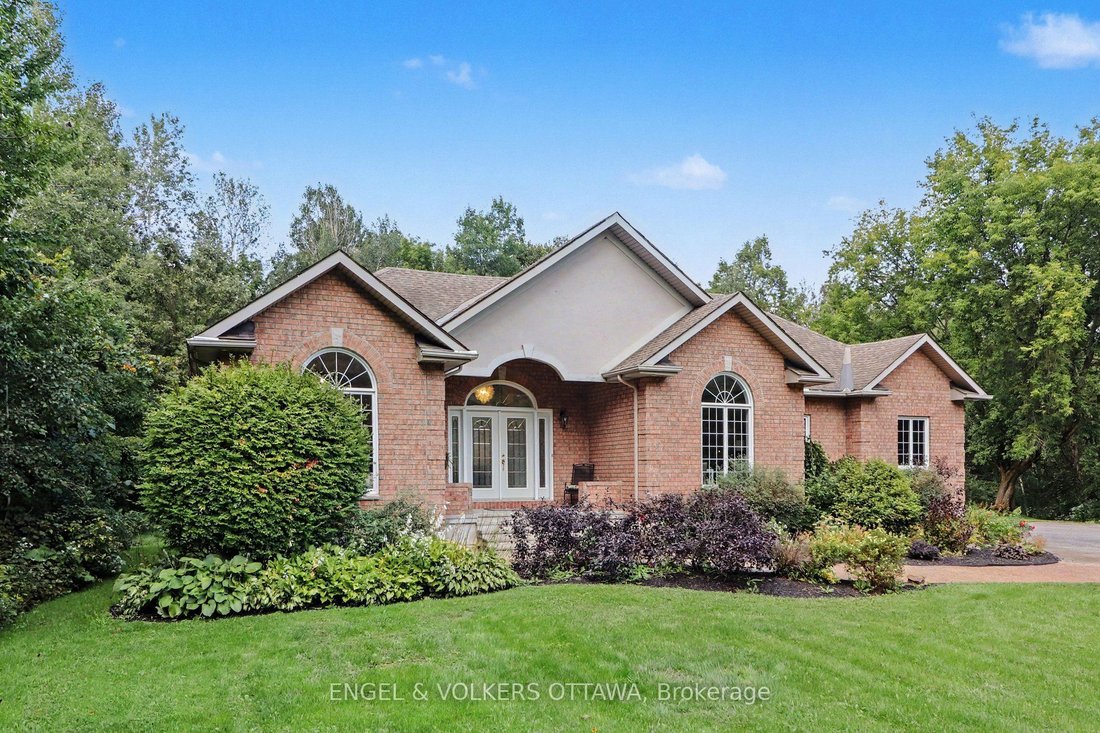 House in Ottawa, Ontario, Canada 4 - 19004706