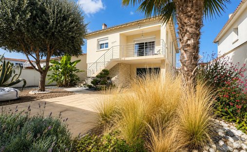House in Vaux-sur-Mer, Nouvelle-Aquitaine, France 1