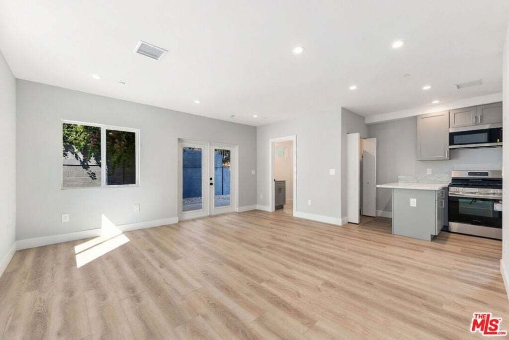 Los Angeles, California, United States 2 - 19006666