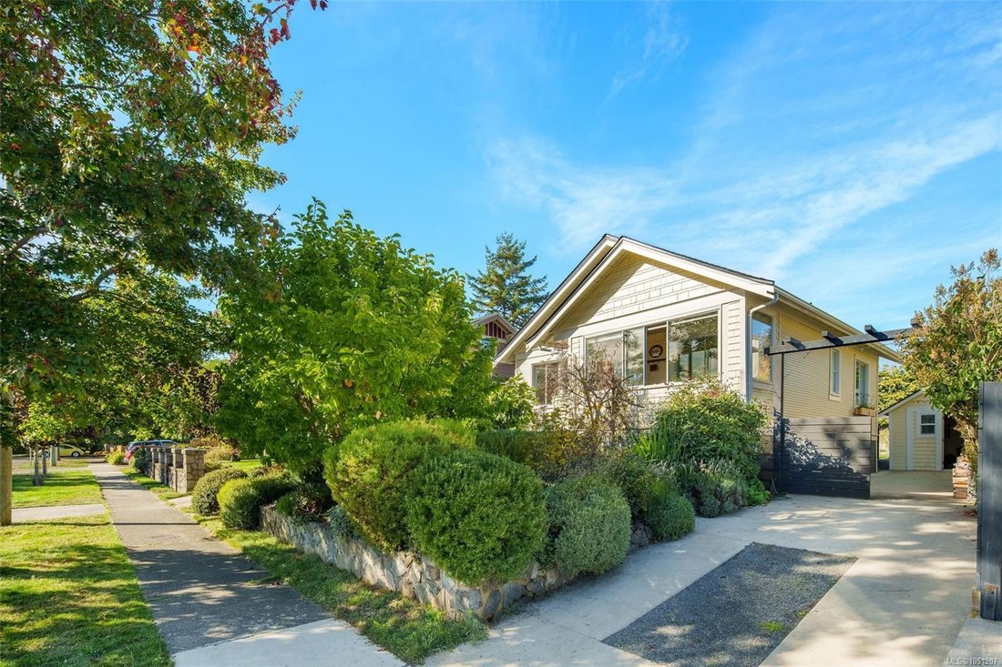 House in Victoria, British Columbia, Canada 2 - 19007454