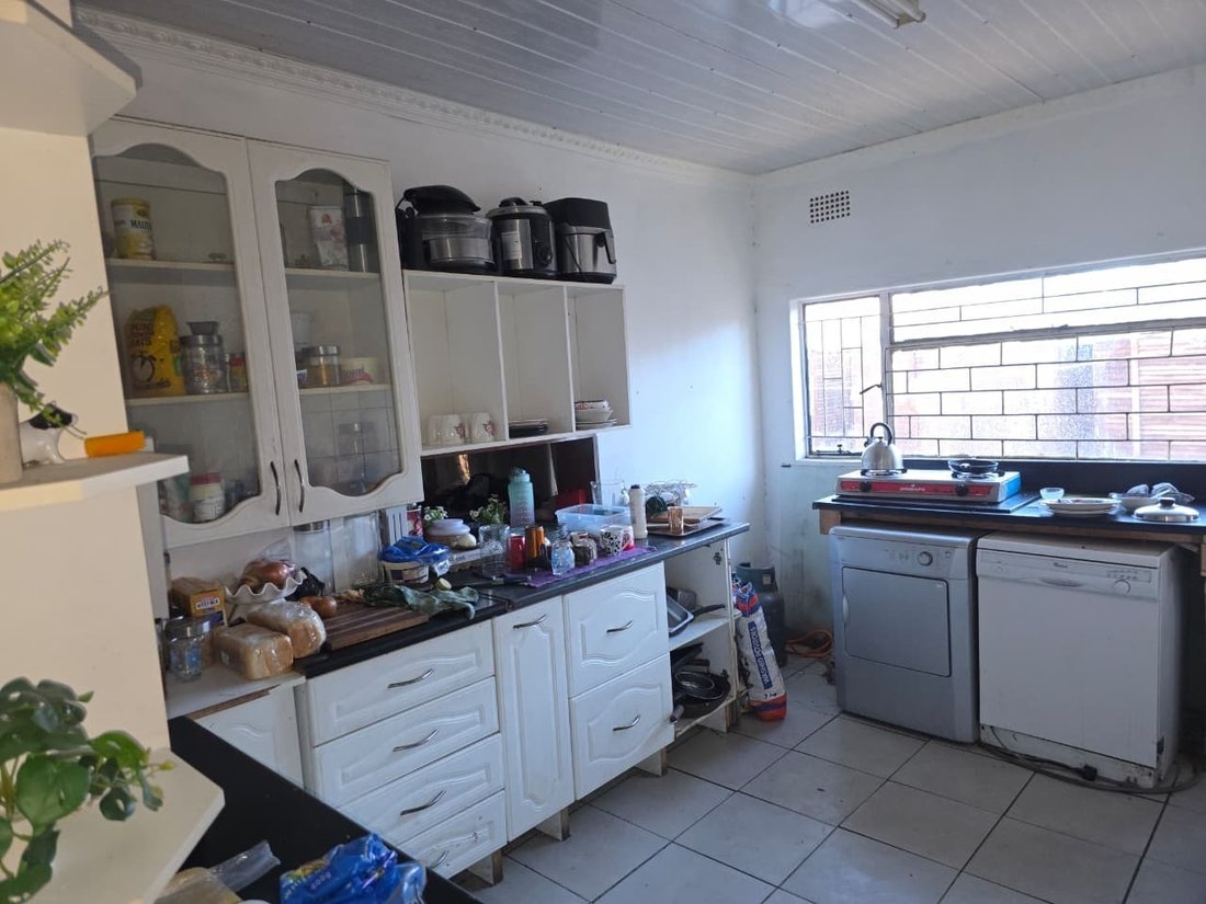House in Rustenburg, North West, South Africa 2 - 19008218