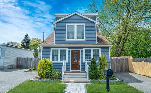 House in Port Jefferson Station, New York, United States 1