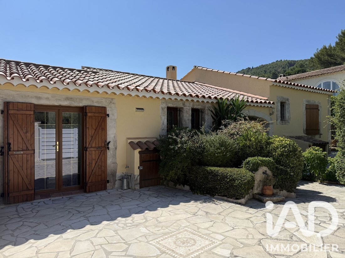 House in Les Freres-Les Cancades-Les Ginestes, Le Beausset, France 2 - 19008446