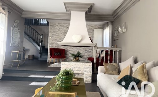 House in Fontenay-en-Parisis, Ile-de-France, France 1