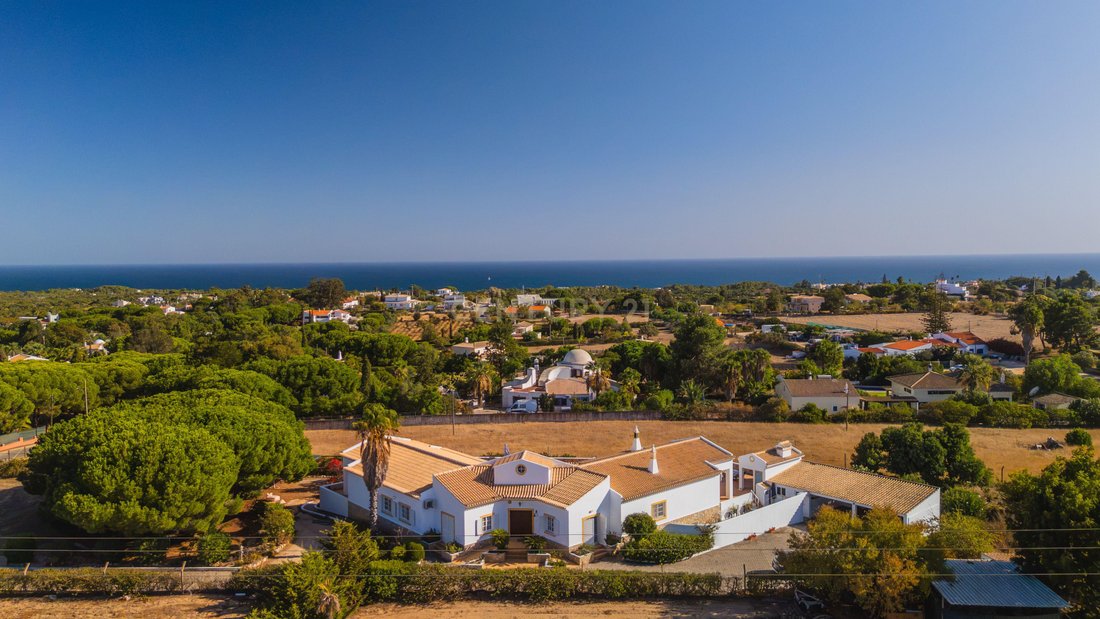 Villa in Lagoa e Carvoeiro, Algarve, Portugal 1 - 19007463