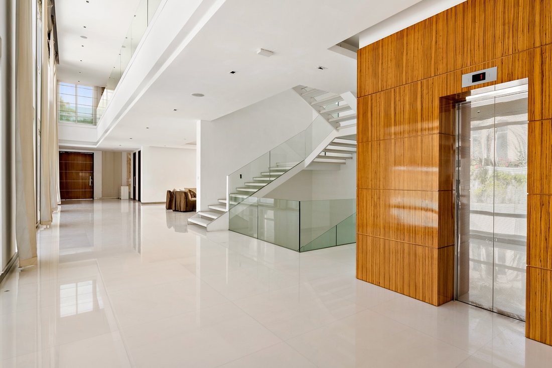 Villa in Emirates Hills, Dubai, United Arab Emirates 5 - 17728131