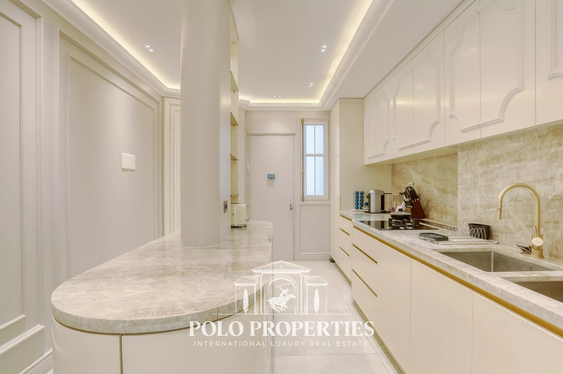 Apartment in Hoche-Friedland, Paris 8e Arrondissement, Paris 5 - 19001142