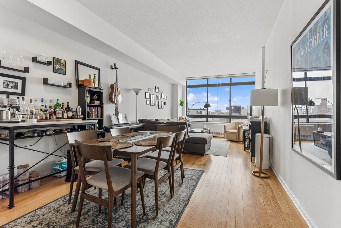 New York, New York, United States 2 - 19004450