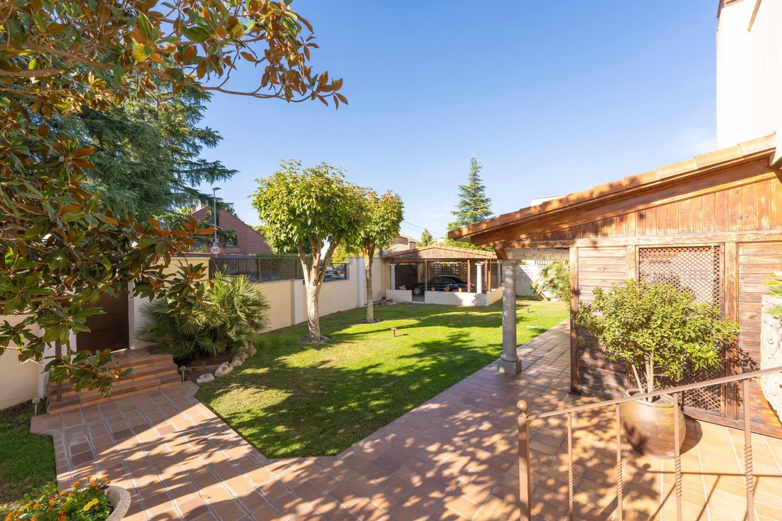 Chalet in Las Rozas de Madrid, Comunidad de Madrid, Spain 3 - 19007764