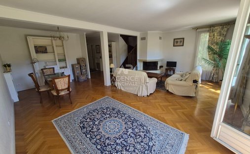 House in Forêt, Saint-Germain-en-Laye, France 1