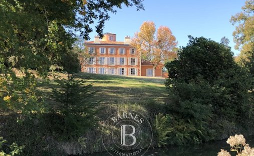 Estate in Lezoux, Auvergne-Rhône-Alpes, France 1