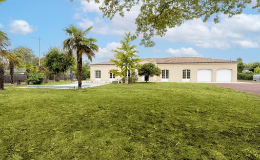 House in Ornon, Gradignan, France 1