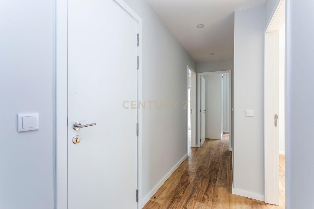 Apartment in Cedofeita, Santo Ildefonso, Se, Miragaia, Sao Nicolau e Vitoria, Porto District, Portugal 3 - 18248651