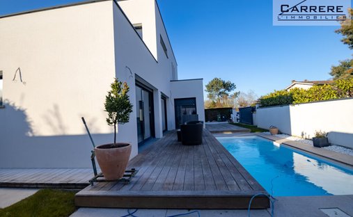 House in Sud, Artigues-pres-Bordeaux, France 1
