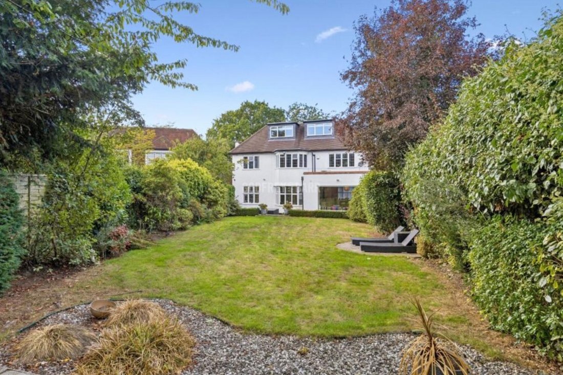 House in Finchley, Barnet, England 3 - 19003027