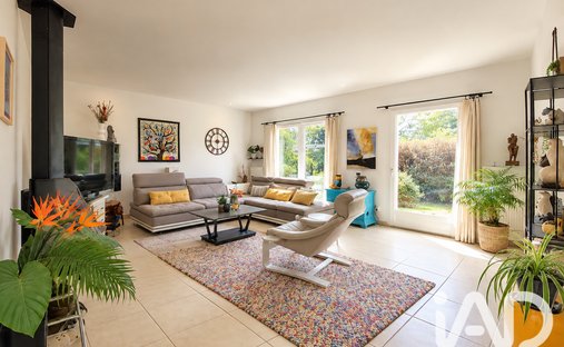 Maison à Le Mesnil-Saint-Denis, Île-de-France, France 1