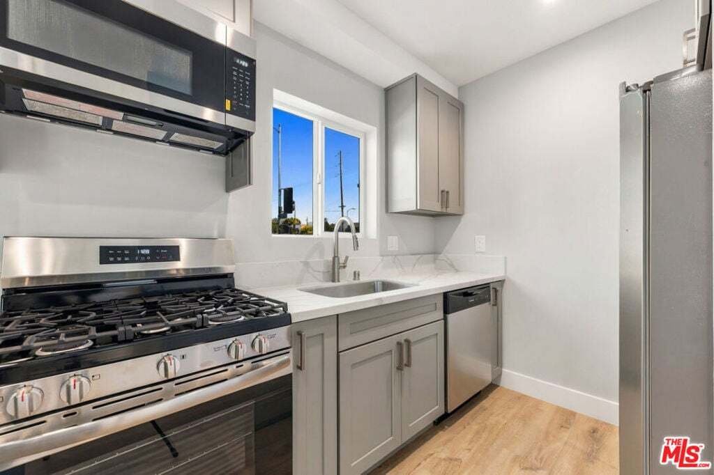 Los Angeles, California, United States 5 - 19006666