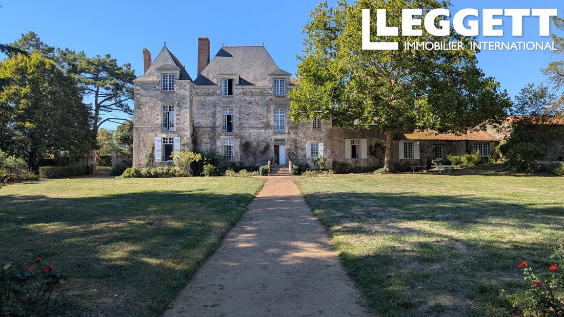 Castle in Le Loroux-Bottereau, Pays de la Loire, France 2 - 19004875