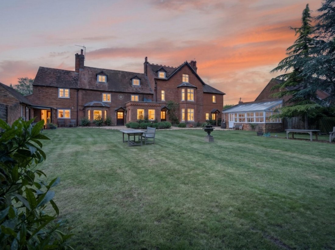 House in Adstock, England 2 - 18089013