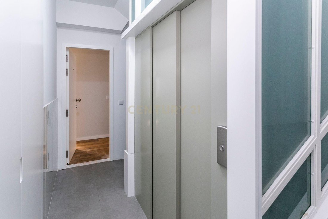 Apartment in Cedofeita, Santo Ildefonso, Se, Miragaia, Sao Nicolau e Vitoria, Porto District, Portugal 2 - 18248651