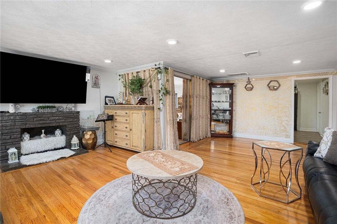 House in Cranston, Rhode Island, United States 4 - 19003044