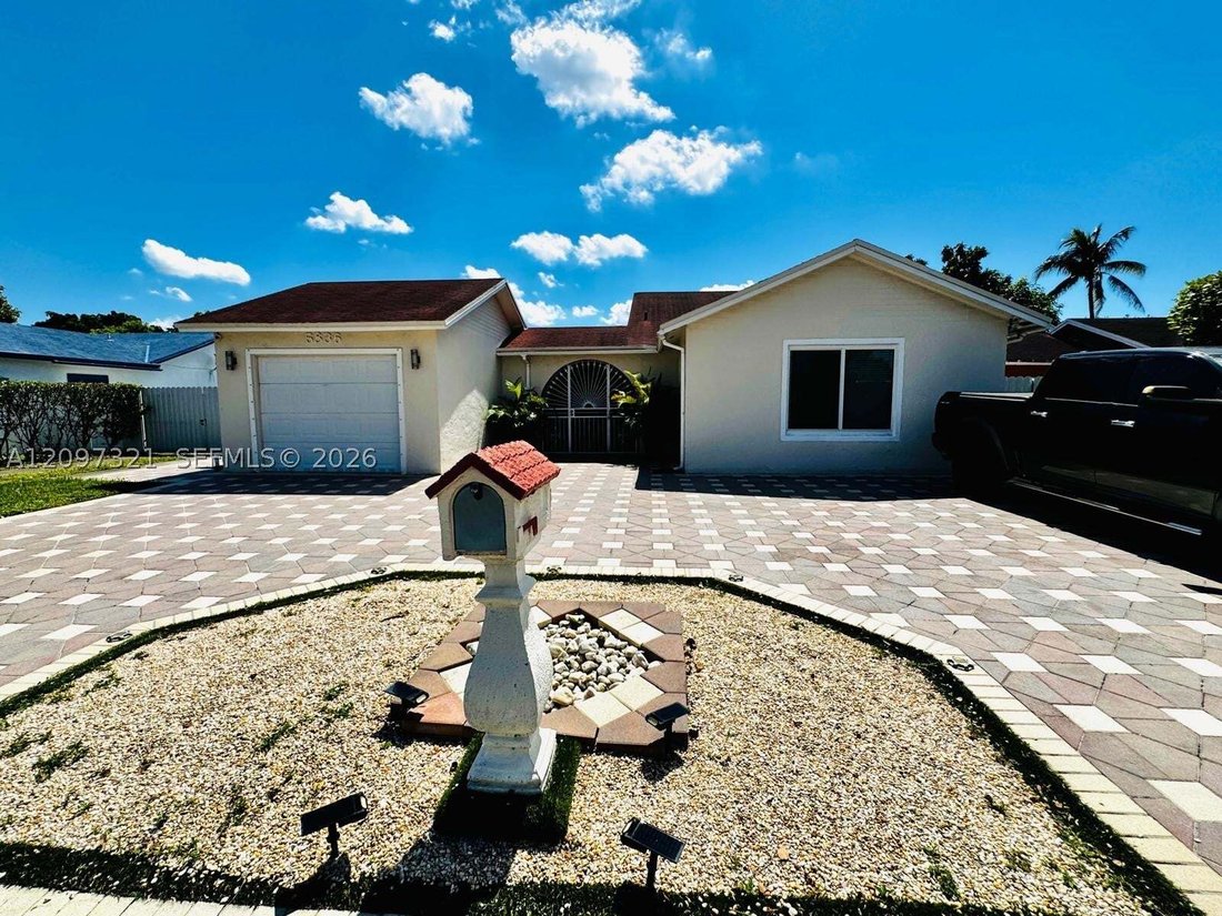House in Hialeah, Florida, United States 1 - 19000710