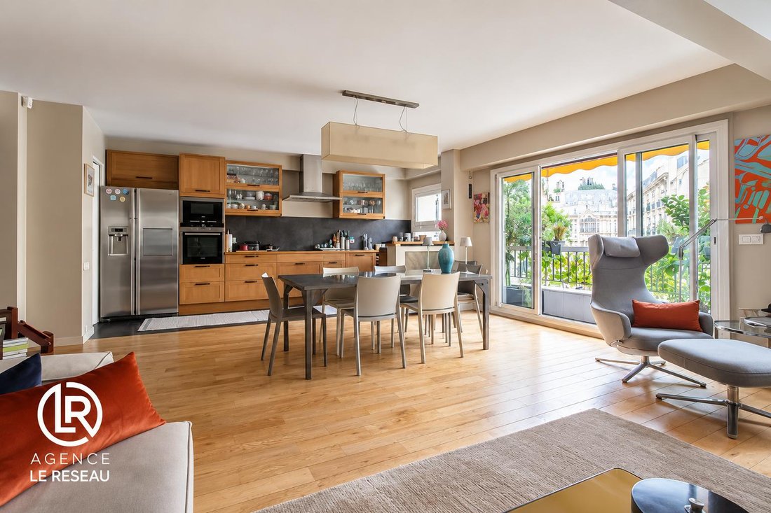 Apartment in Saint Philippe du Roule, Paris 8e Arrondissement, Paris 2 - 19004498
