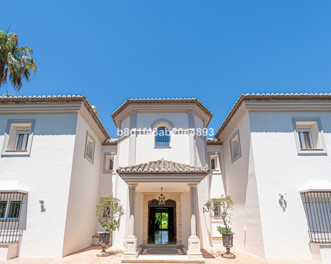 Villa in Estepona, Andalusia, Spain 2 - 18105068