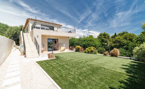 House in Nord, La Gaude, France 1