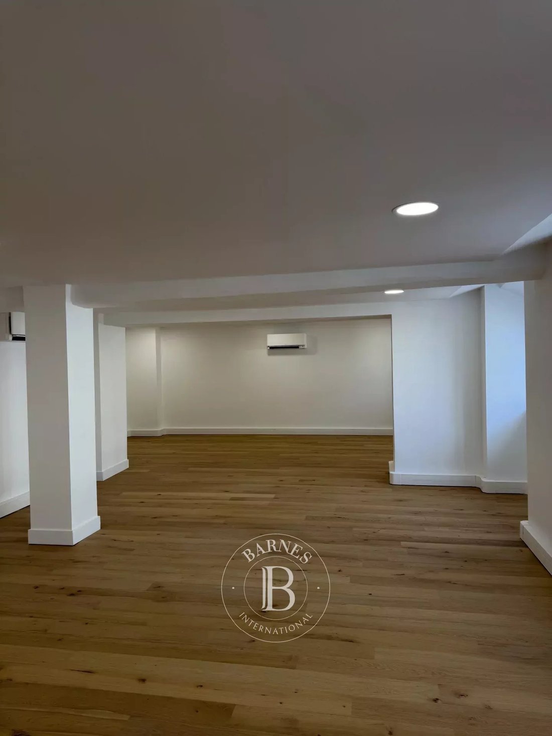 Apartment in Saint Victor, 7e Arrondissement, Marseille 3 - 19001801