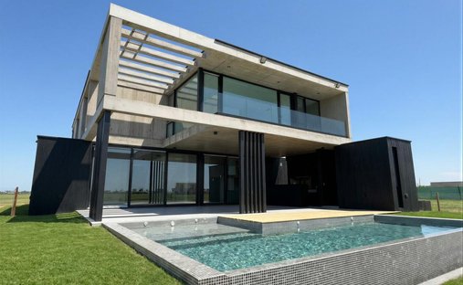 House in Belén de Escobar, Buenos Aires Province, Argentina 1