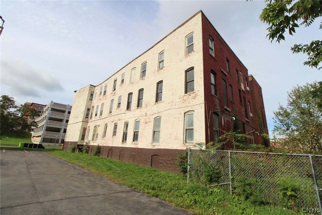 Syracuse, New York, United States 4 - 19002647