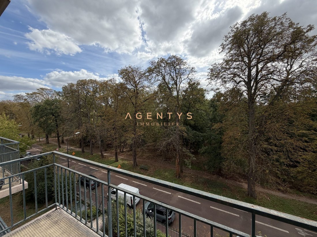 Apartment in Fontenay-sous-Bois, Ile-de-France, France 1 - 19006263