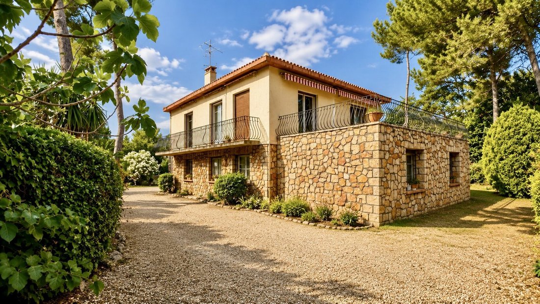 House in Mougins, Provence-Alpes-Côte d'Azur, France 2 - 19008431