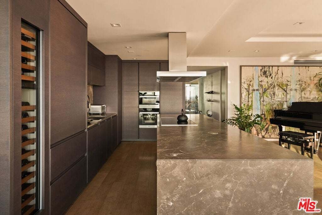 Condo in Los Angeles, California, United States 4 - 19003289