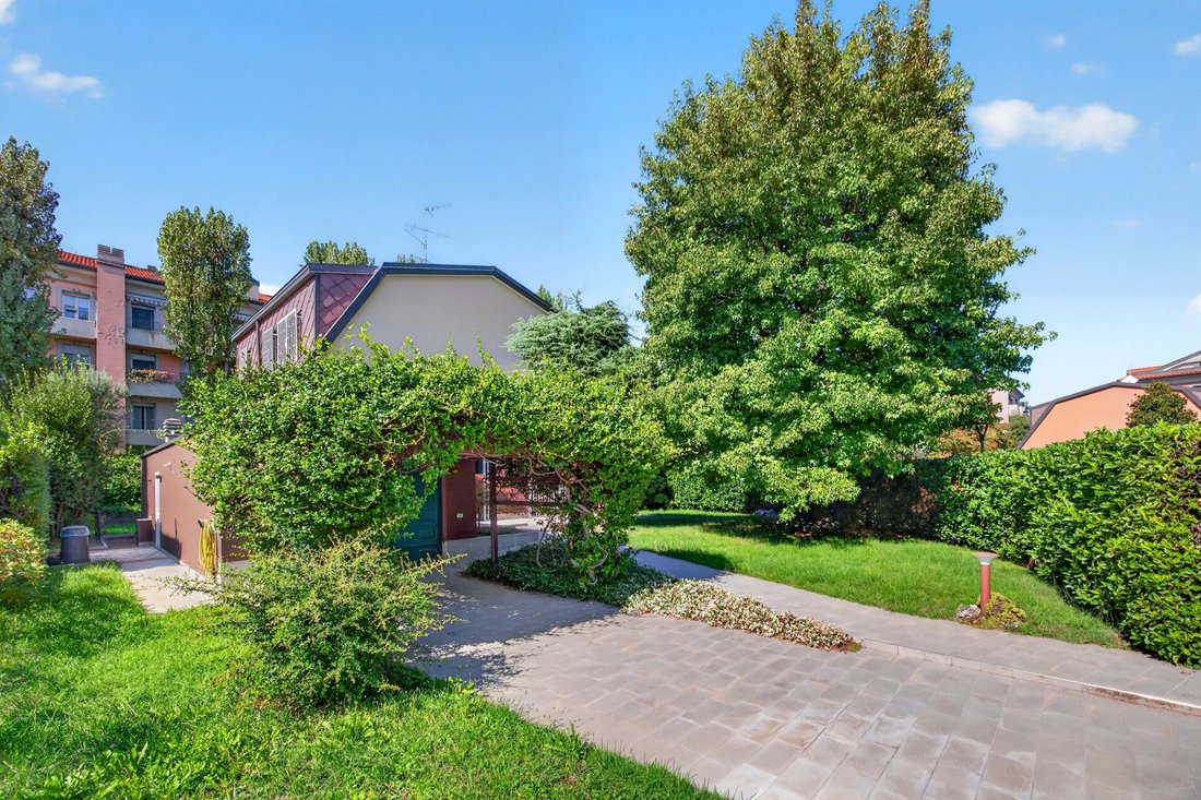 Villa in Arese, Lombardy, Italy 1 - 19003311